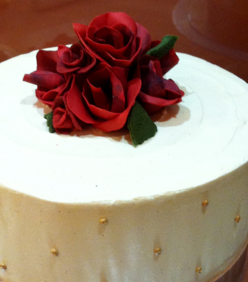 Red Rose Sugar Flower Topped Wedding Cake Nicholes Fine Pastry 